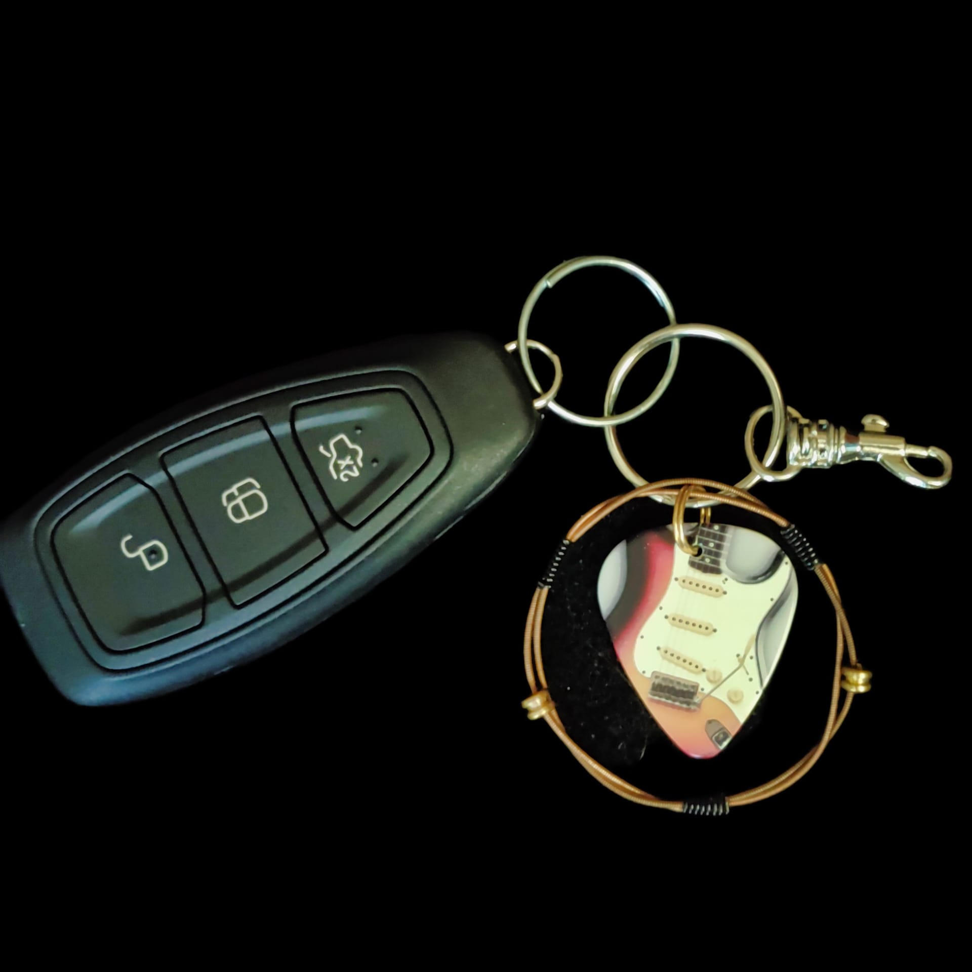Fender "Stratocaster" Guitar String Keychain - Image 3
