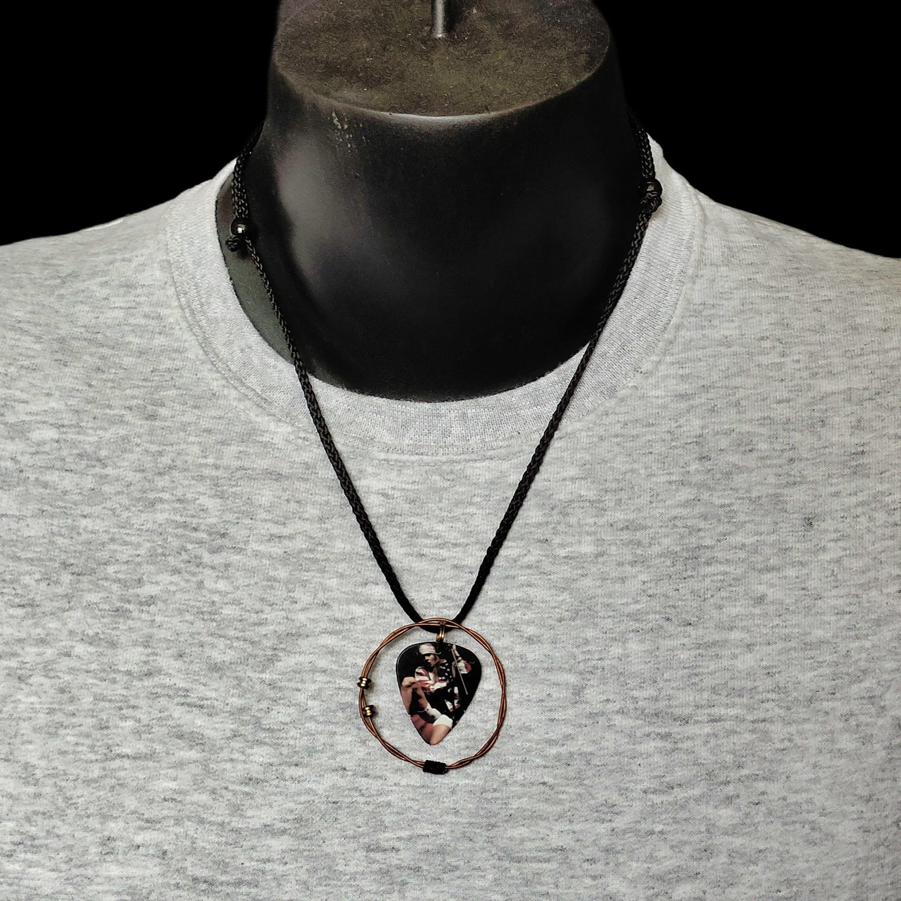 Guns N' Roses Guitar String Necklace with Axl Rose - Image 4