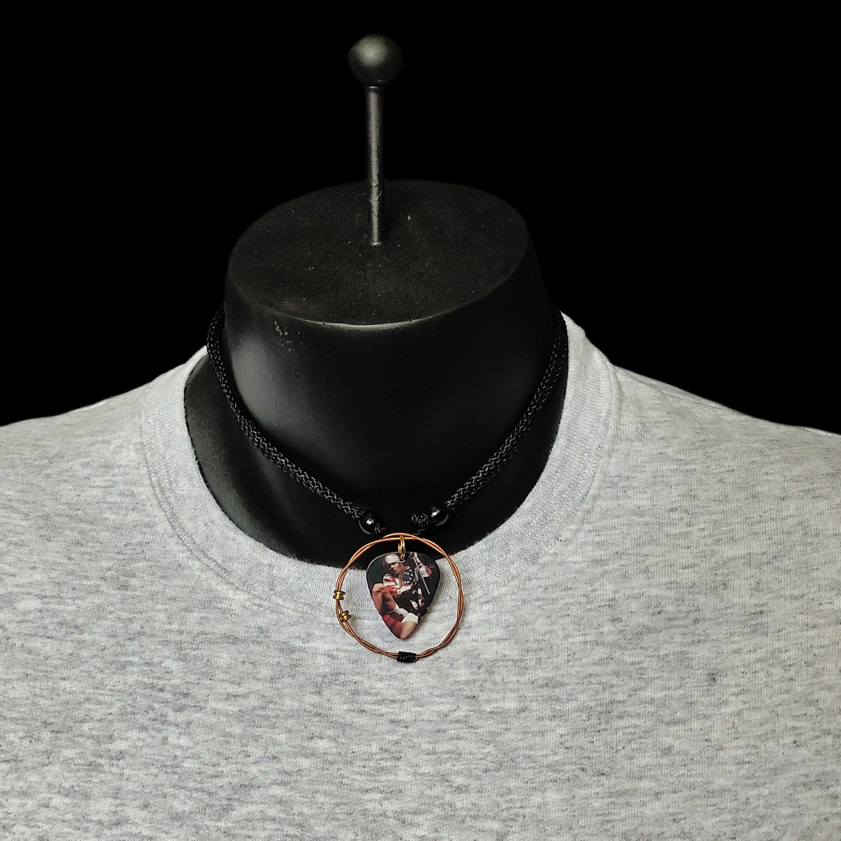 Guns N' Roses Guitar String Necklace with Axl Rose - Image 5
