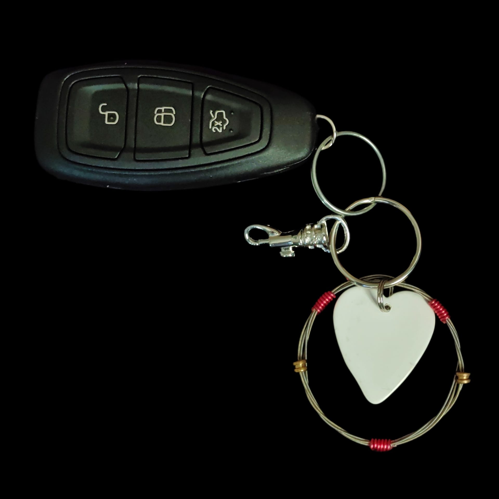 "I Heart My Guitar" Guitar String Keychain - Image 4