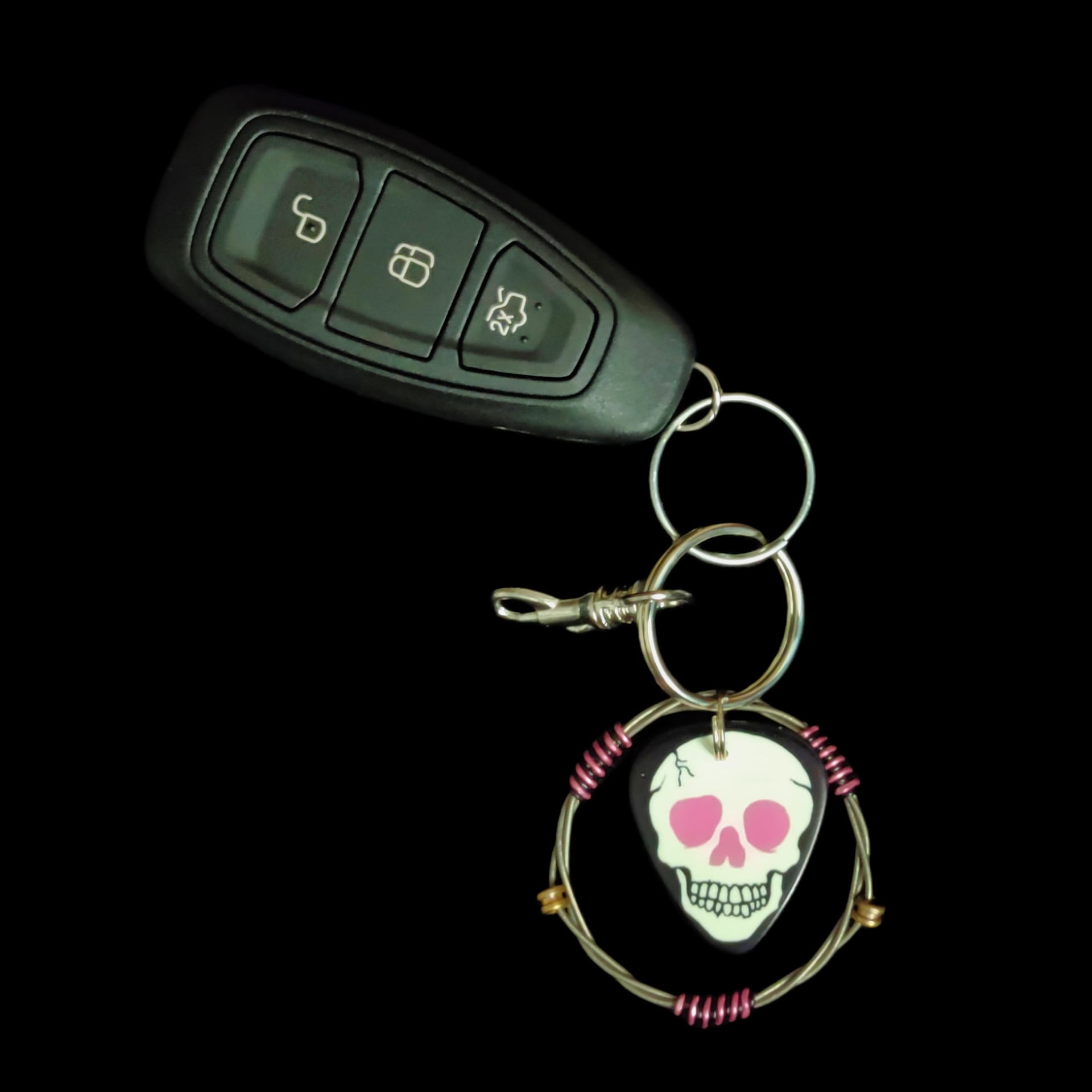 Skull Guitar String Keychain - Image 4