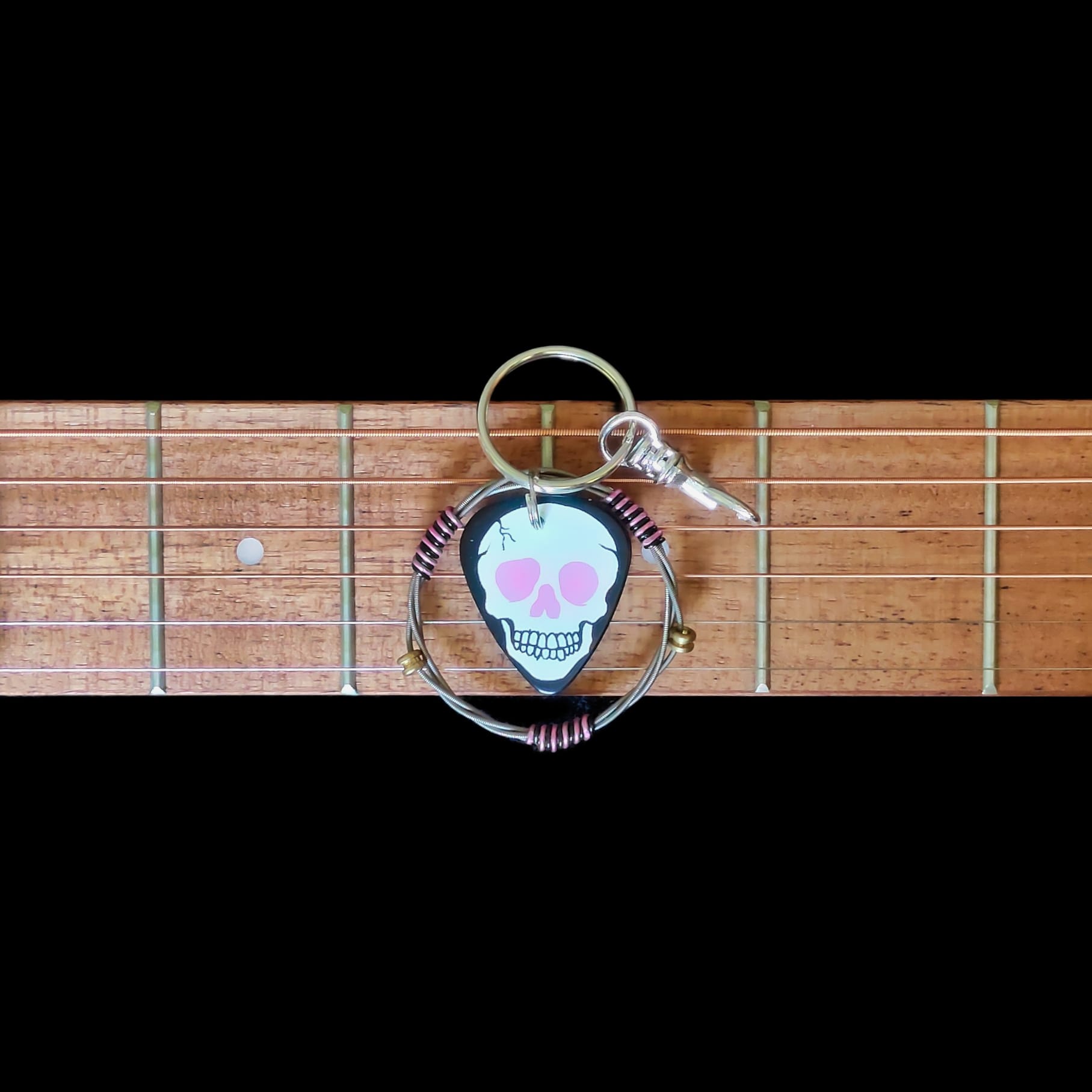 Skull Guitar String Keychain - Image 5
