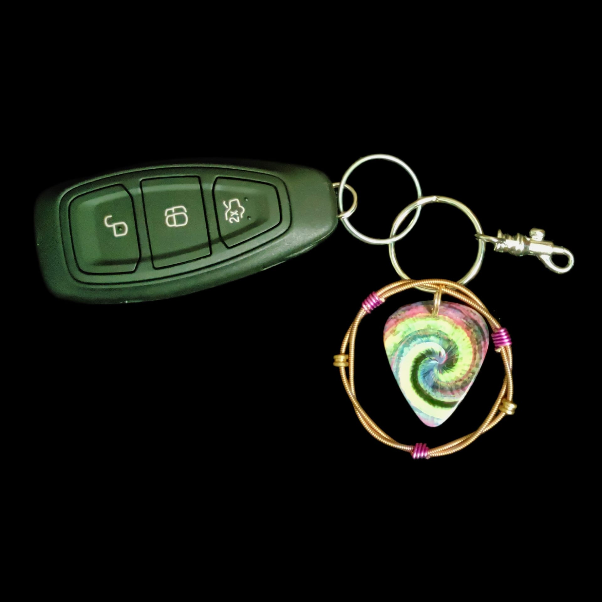 Tie-Dye Guitar String Keychain in Green - Image 3
