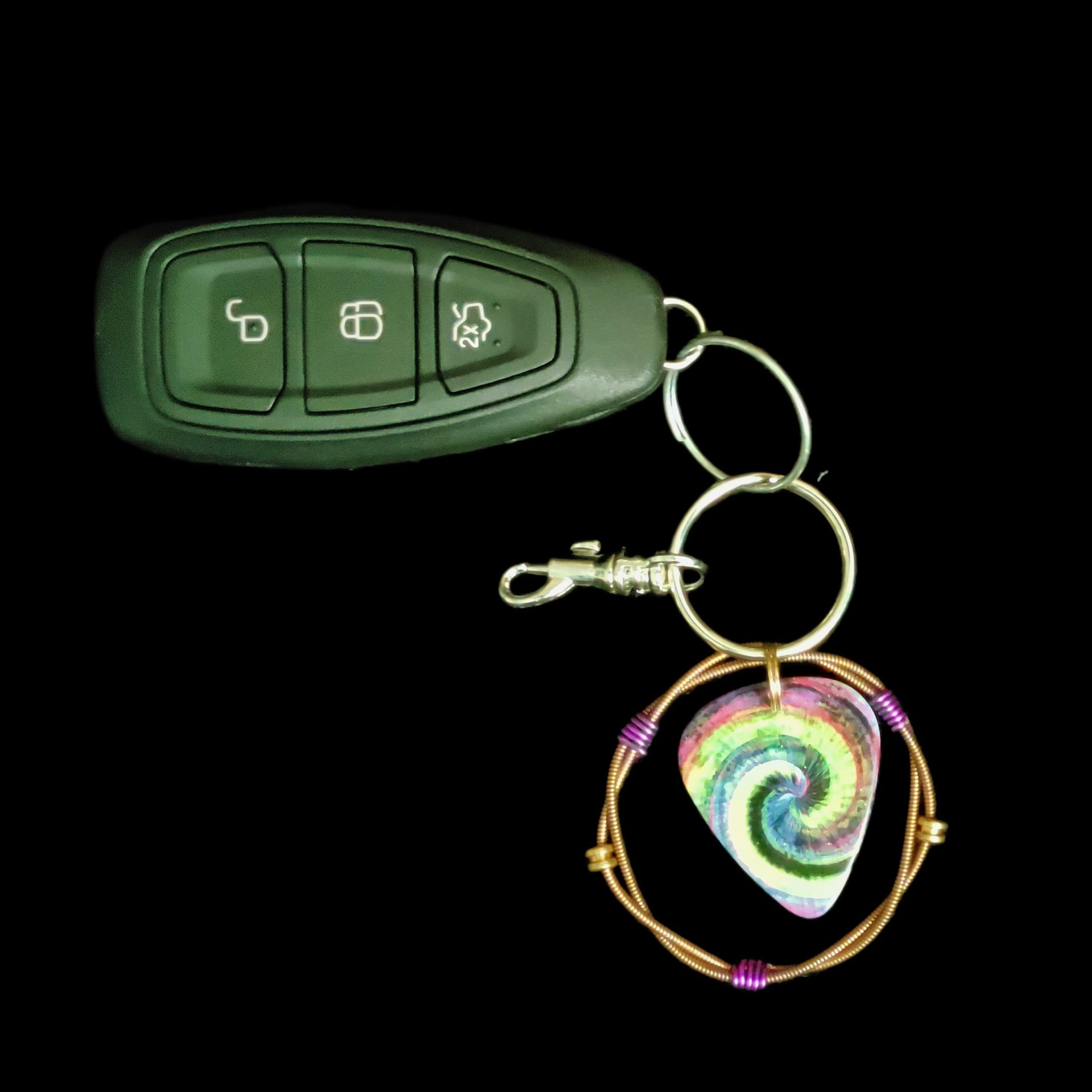 Tie-Dye Guitar String Keychain in Green - Image 4